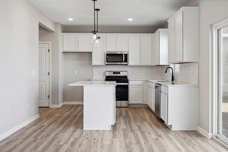 4810 Island Park Dr, Woodbury, MN 55129