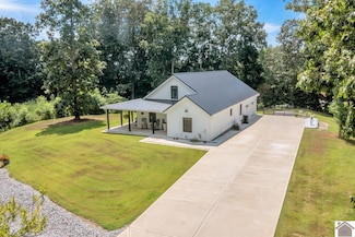 210 Parkview Rd, Cadiz, KY 42211