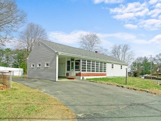 301 Main St, Acushnet, MA 02743