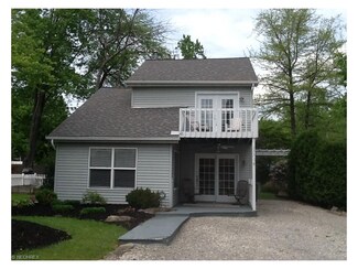 17716 Edgewater Dr, Lake Milton, OH 44429