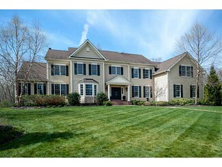 25 Hoyer Ct, East Greenwich, RI 02818
