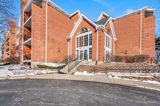 23 Hunt Club Dr Unit 106S, Saint Charles, IL 60174