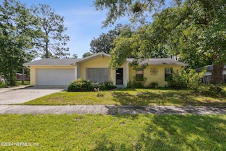 3949 Bent Grass Rd, Jacksonville, FL 32210