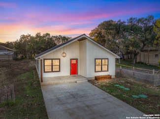 1127 Green Hill Dr, Canyon Lake, TX 78133