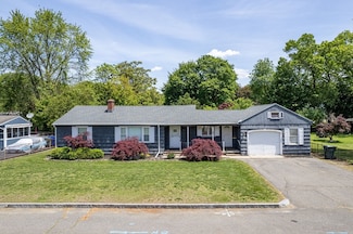 59 Kulig St, Springfield, MA 01104