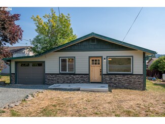 1534 Harris St, Myrtle Point, OR 97458