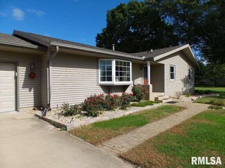 615 Gateway Dr, Henry, IL 61537