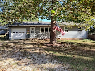 608 N Terrace Ln, Stockton, MO 65785