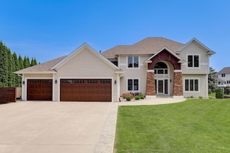 121 Wexford Heights Dr, New Brighton, MN 55112