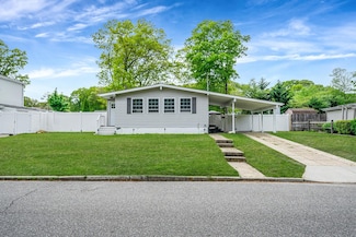 30 Crestwood Ln, Ronkonkoma, NY 11779