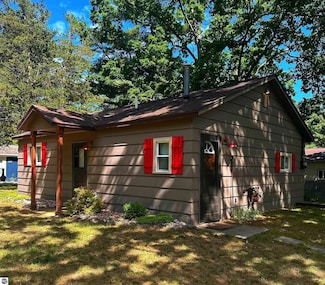 401 Hunter Dr, Lake, MI 48632