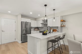 2401 SW Brandon St Unit 210, Seattle, WA 98106