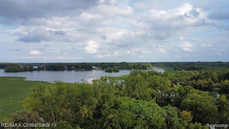 2405 Rawsonville Rd, Belleville, MI 48111
