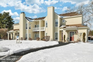 711 Ridge Cir, Troy, NY 12182