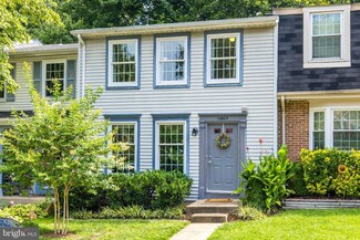 10905 Harpers Square Ct, Reston, VA 20191