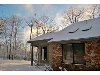 1913 S Ridge Ct, Hidden Valley, PA 15502