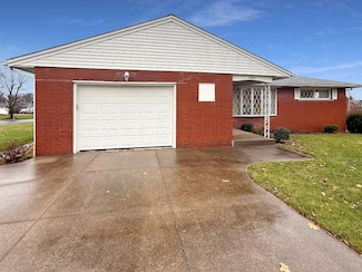 8668 Ethel Dr, Girard, PA 16417