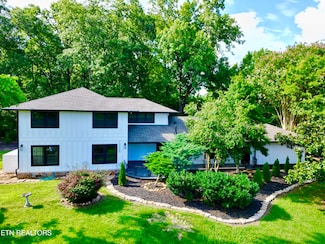 12000 S Fox Den Dr, Knoxville, TN 37934