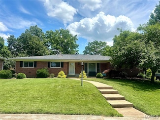 8840 Glenwood Dr, Saint Louis, MO 63126