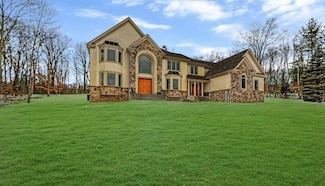 707 Kennedy Ct, East Stroudsburg, PA 18301