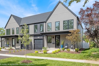 831 N Ellsworth St, Naperville, IL 60563