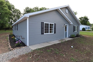 424 Doris St, Quincy, MI 49082