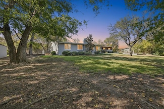 204 Vanshire Rd E, Lakeside, TX 76108