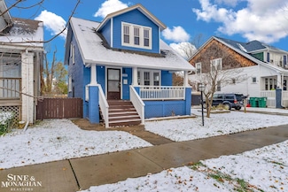 1355 Wayburn St, Grosse Pointe, MI 48230