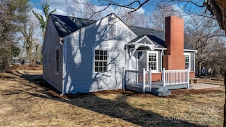 1226 Plaza St NW, Lenoir, NC 28645