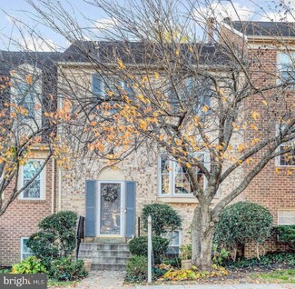 10149 Valentino Dr, Oakton, VA 22124