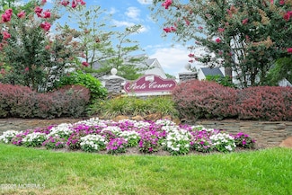 10 Stowe Ct, Freehold, NJ 07728