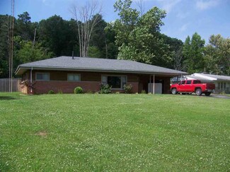 872 NE Main St, Paoli, IN 47454