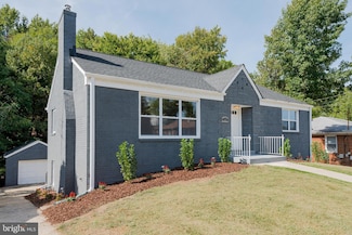 122 Cree Dr, Oxon Hill, MD 20745