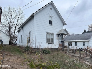 305 Oak St, Corinth, NY 12822