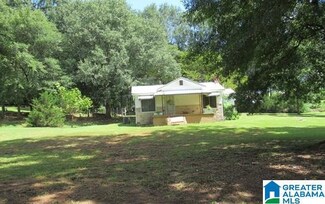 5703 Glade Rd, Anniston, AL 36206