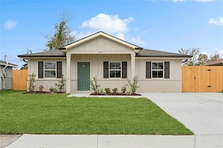 348 Azalea Dr, Westwego, LA 70094