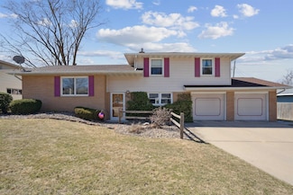 220 Spieker Rd, Waterloo, IA 50701