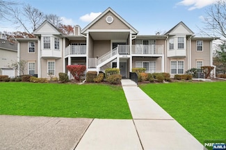 561 Holly Ct Unit B3, Mahwah, NJ 07430