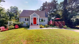 21 Juniper Rd, Wakefield, RI 02879