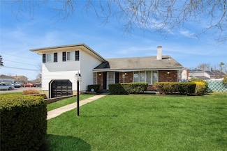 256 Leaf Ave, Central Islip, NY 11722