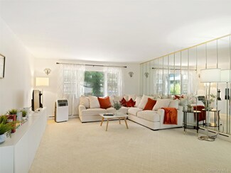 215 N Brookside Ave, Freeport, NY 11520