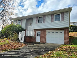 101 Dawn St, Kingwood, WV 26537