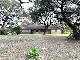 11469 Fm 822, Edna, TX 77957