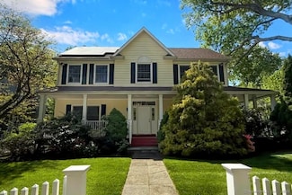 54 Sinawoy Rd, Cos Cob, CT 06807