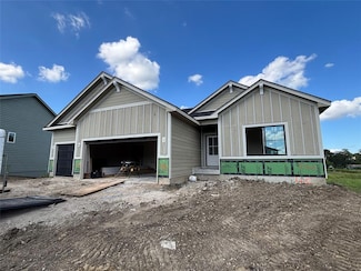 45 NW Ashley Ct, Waukee, IA 50263