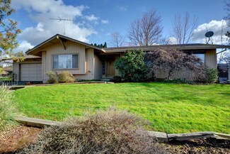 2892 Crystal Dr, Medford, OR 97504
