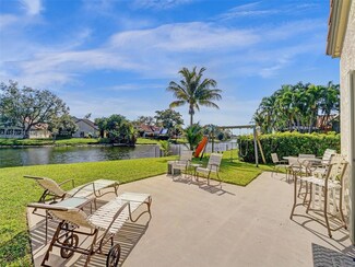 9250 Oak Grove Cir, Davie, FL 33328