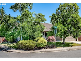 28 Honer Loop, Creswell, OR 97426
