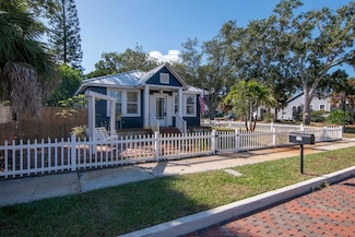 319 W Lemon St, Tarpon Springs, FL 34689