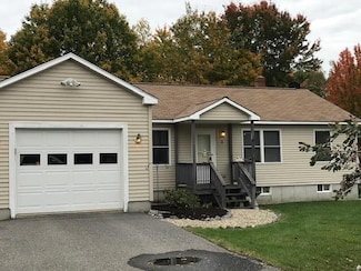 4 Crabtree Dr, Topsham, ME 04086
